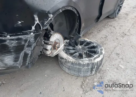 2022 Tesla Model Y Long Range Dual Motor All-Wheel Drive z USA, uszkodzony, nr VIN 7SAYGAEE9NF312886